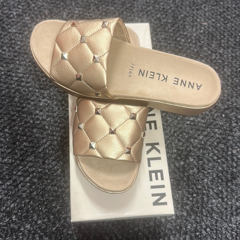ANNE KLEIN Valli Women/Adult shoe size Women 7 Casual VALLI-GLD Light Gold